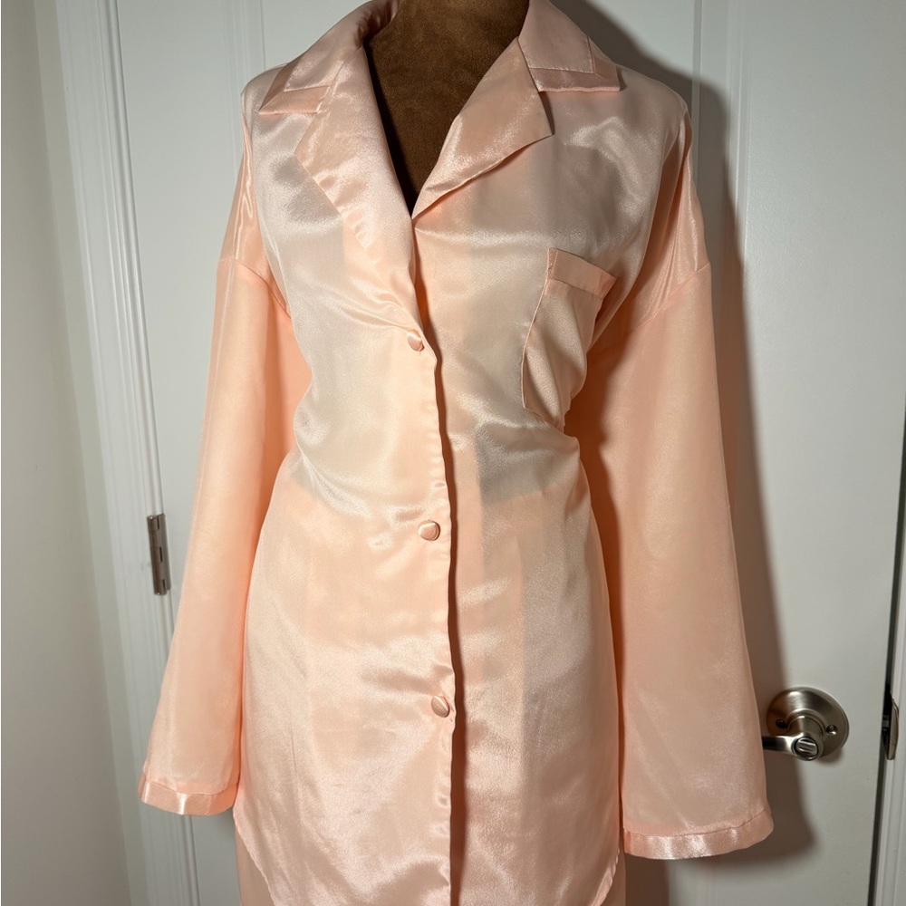 Vintage Elegant Peach Satin Women's Matching Pajama Set
